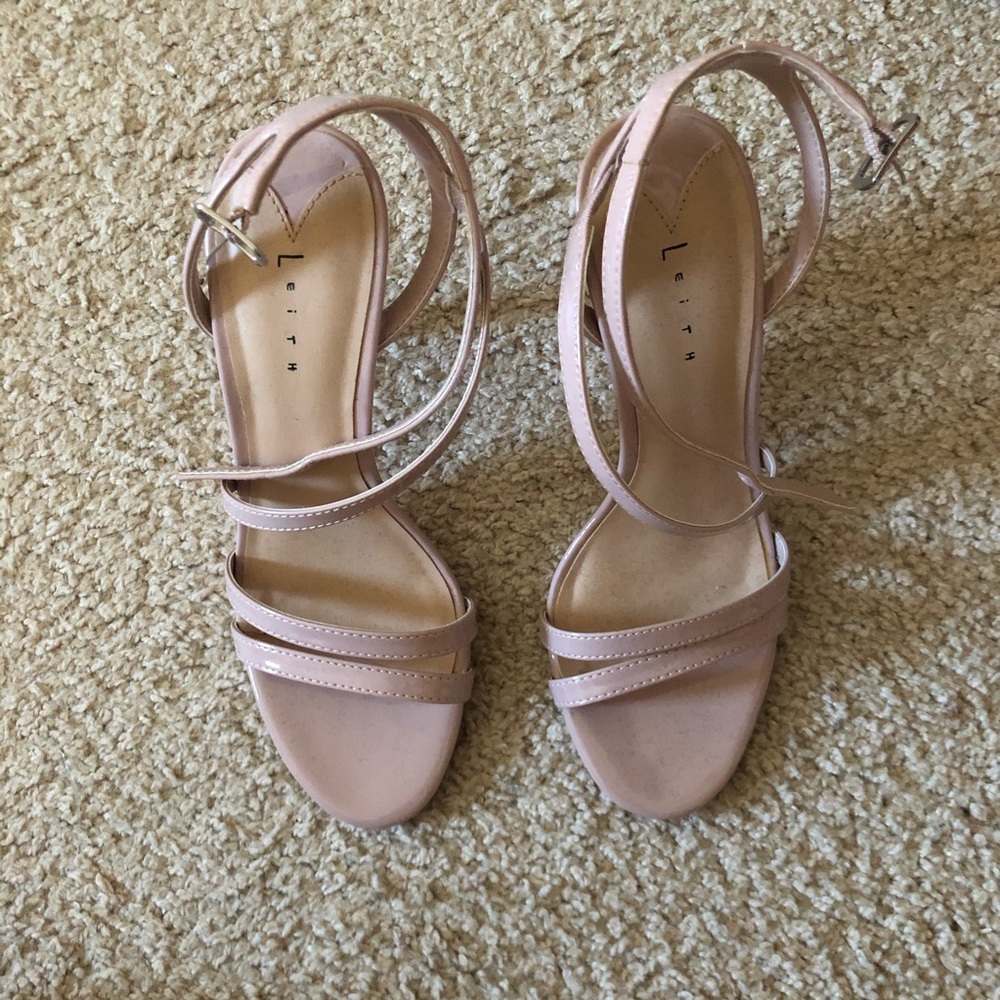🌼NWOT🌼 Nude Strap Heels